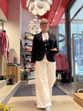 Laden Sie das Bild in den Galerie-Viewer, Jersey Blazer in Dunkelblau von HUBERT GASSER