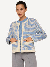 Laden Sie das Bild in den Galerie-Viewer, Oleana Cardigan Design Sigrid in Hellblau