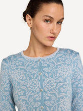 Laden Sie das Bild in den Galerie-Viewer, Oleana Heritage Cardigan Signe in Light blue