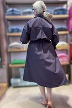 Laden Sie das Bild in den Galerie-Viewer, NARCISA Blusenkleid in Marineblau