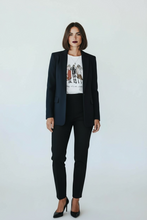 Laden Sie das Bild in den Galerie-Viewer, Langarm T-Shirt von Ralin. Illustration Nadja König