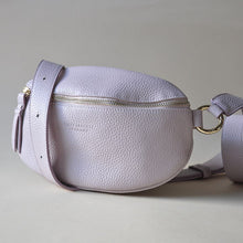 Laden Sie das Bild in den Galerie-Viewer, TIEFENBACHER LEHMANN HIP BAG mini in Lavendel mit Silber