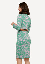 Laden Sie das Bild in den Galerie-Viewer, Oleana Splatter Workdress in der Farbe Peach fizz