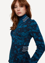 Laden Sie das Bild in den Galerie-Viewer, Oleana Splatter Workdress in der Farbe Indigo