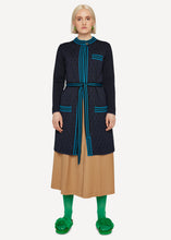 Laden Sie das Bild in den Galerie-Viewer, Oleana Cheeky Jacquard Longcardigan in Blau