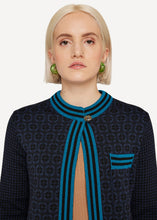Laden Sie das Bild in den Galerie-Viewer, Oleana Cheeky Jacquard Longcardigan in Blau
