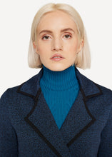 Laden Sie das Bild in den Galerie-Viewer, Oleana Power Loom Blazer in der Farbe Midnight Blue