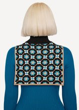 Laden Sie das Bild in den Galerie-Viewer, Oleana Arne Agryle Bib Kragen in Schwarz