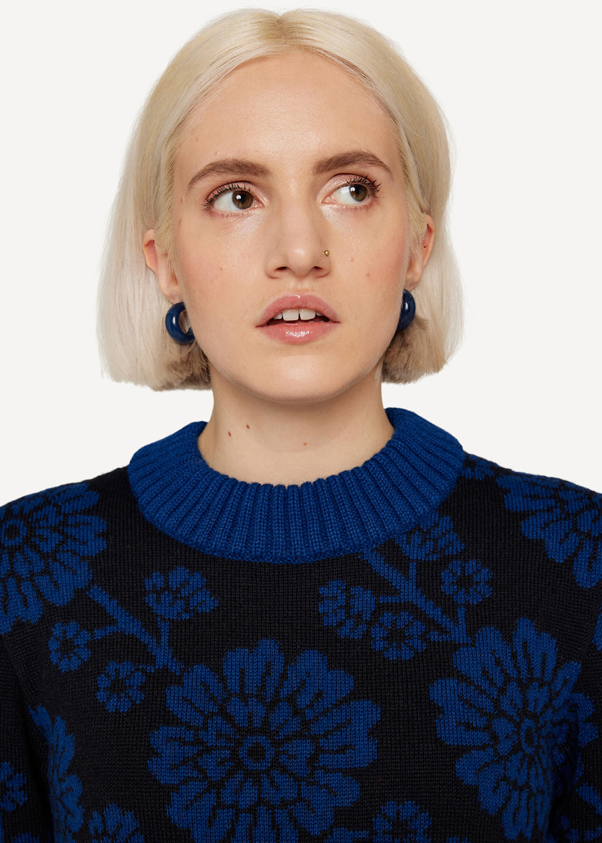 Oleana Spinning Jenny Pullover in der Farbe Electric Indigo OLEANA