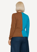 Laden Sie das Bild in den Galerie-Viewer, Oleana Complmentary Cardigan in der Farbe Verdigis