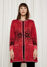 Laden Sie das Bild in den Galerie-Viewer, Oleana Long Cardigan Marit in Rot