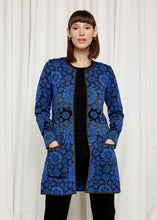 Laden Sie das Bild in den Galerie-Viewer, Oleana Long Cardigan Marit in Blau