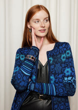 Laden Sie das Bild in den Galerie-Viewer, Oleana Flower and flounce Cardigan