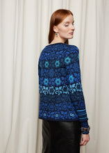 Laden Sie das Bild in den Galerie-Viewer, Oleana Flower and flounce Cardigan