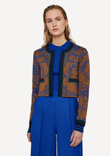 Laden Sie das Bild in den Galerie-Viewer, Oleana Memento Cardigan - brown on blue