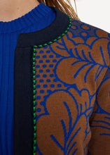 Laden Sie das Bild in den Galerie-Viewer, Oleana Memento Cardigan - brown on blue
