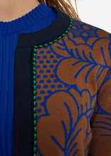 Laden Sie das Bild in den Galerie-Viewer, Oleana Memento Cardigan - brown on blue