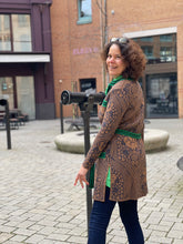 Laden Sie das Bild in den Galerie-Viewer, Oleana Sharpie cardigan in green higlighter