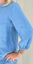 Laden Sie das Bild in den Galerie-Viewer, Neu! BACKSTAGE  Tunikabluse Morgana in der Farbe Malibu
