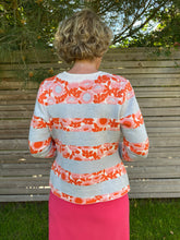 Laden Sie das Bild in den Galerie-Viewer, Oleana Darling buds Cardigan in soft peach