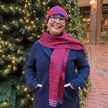 Laden Sie das Bild in den Galerie-Viewer, Oleana Brilliant botany Beanie