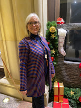 Laden Sie das Bild in den Galerie-Viewer, Oleana Gingham graph Long Cardigan in der Farbe Cherry Black