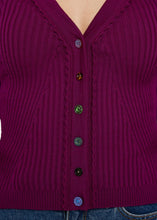 Laden Sie das Bild in den Galerie-Viewer, Oleana Collector´s Cardigan in Deep phlox