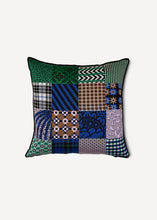 Laden Sie das Bild in den Galerie-Viewer, Oleana Kissen Quilt throw in der Farbe Bluberry green