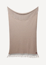 Laden Sie das Bild in den Galerie-Viewer, OLEANA Jaunty jewel throw