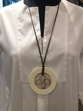 Laden Sie das Bild in den Galerie-Viewer, LEMAI Anhänger in Weiß