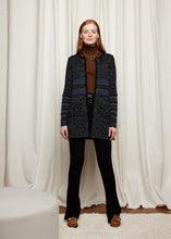Laden Sie das Bild in den Galerie-Viewer, Oleana Silk road Long Cardigan in Schwarz