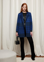 Laden Sie das Bild in den Galerie-Viewer, Oleana Portugal Long Cardigan in Blau