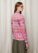 Laden Sie das Bild in den Galerie-Viewer, Oleana Flower and flounce Cardigan in Rosa