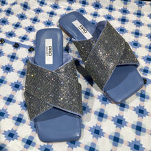 Laden Sie das Bild in den Galerie-Viewer, PAO Sommer Pantolette mit überkreuzten Riemen mit Straß