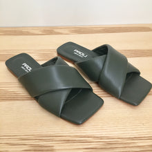 Laden Sie das Bild in den Galerie-Viewer, PAO Sommer Pantolette mit überkreuzten Riemen in der Farbe Khaki