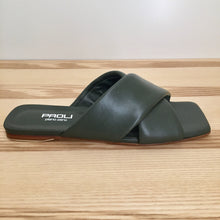 Laden Sie das Bild in den Galerie-Viewer, PAO Sommer Pantolette mit überkreuzten Riemen in der Farbe Khaki