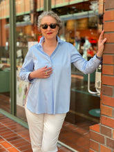 Laden Sie das Bild in den Galerie-Viewer, Bluse Le Sarte Pettegole in Hellblau