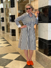 Laden Sie das Bild in den Galerie-Viewer, Hubert Gasser Hemdblusenkleid mit Streifen