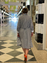 Laden Sie das Bild in den Galerie-Viewer, Hubert Gasser Hemdblusenkleid mit Streifen