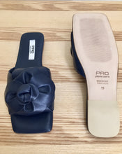 Laden Sie das Bild in den Galerie-Viewer, PAO Sommer Pantolette in der Farbe Navy