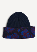Laden Sie das Bild in den Galerie-Viewer, Oleana Brilliant botany Beanie