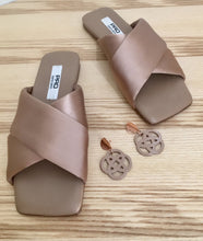 Laden Sie das Bild in den Galerie-Viewer, PAO Satinin Haso Beige