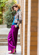 Laden Sie das Bild in den Galerie-Viewer, OLEANA Monochrome motif Hose