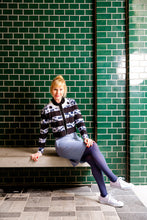Laden Sie das Bild in den Galerie-Viewer, Oleana Darling buds Cropped Cardigan in Porcelain blue