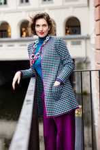 Laden Sie das Bild in den Galerie-Viewer, Oleana Gingham graph Long Cardigan in der Farbe Arcipelago