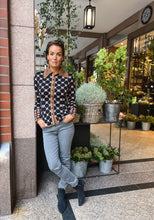 Laden Sie das Bild in den Galerie-Viewer, Oleana Arne agryle Jacket in Schwarz