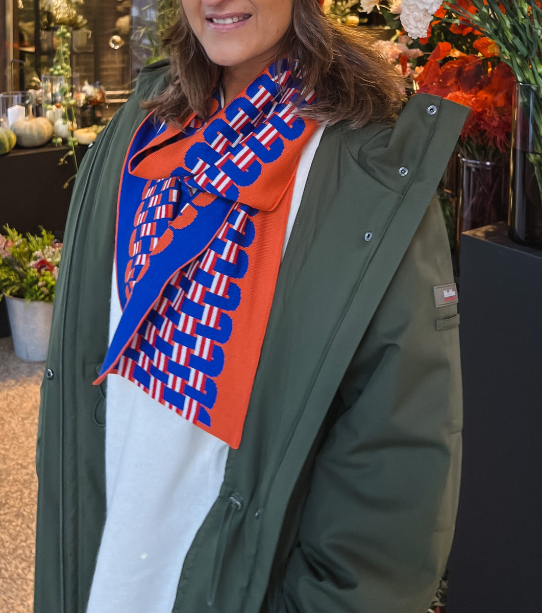 Oleana Schal Flying Shuttle in der Farbe International Orange OLEANA