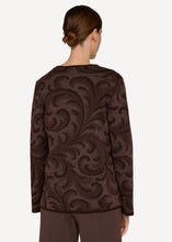 Laden Sie das Bild in den Galerie-Viewer, OLEANA Rosemaling Cardigan Grounded
