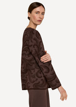 Laden Sie das Bild in den Galerie-Viewer, OLEANA Rosemaling Cardigan Grounded
