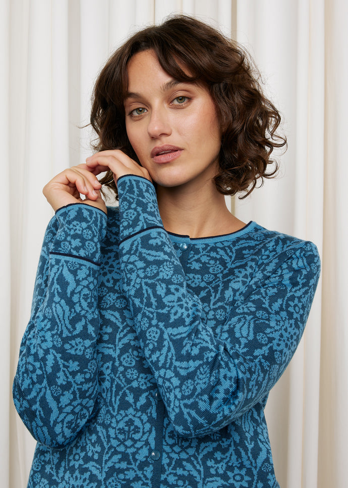 Neu HW24 Oleana Heritage Cardigan Signe in Blau